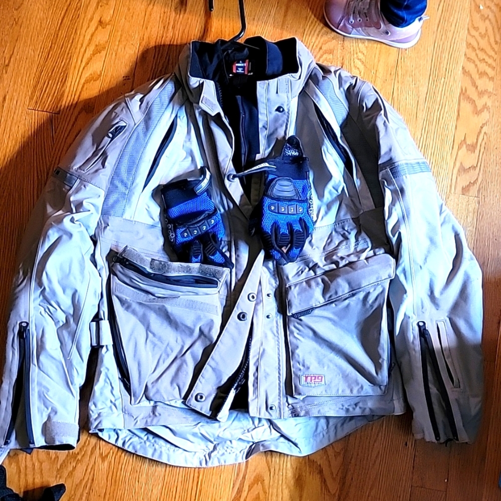 🏍WOMEN'S MOTORCYCLE JACKET🏍EUC🏍LOTS OF POCKETS🏍SHOULDER BACK ELBOW PLATES🏍